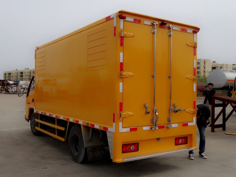 江鈴小型應急發(fā)電車、電源車